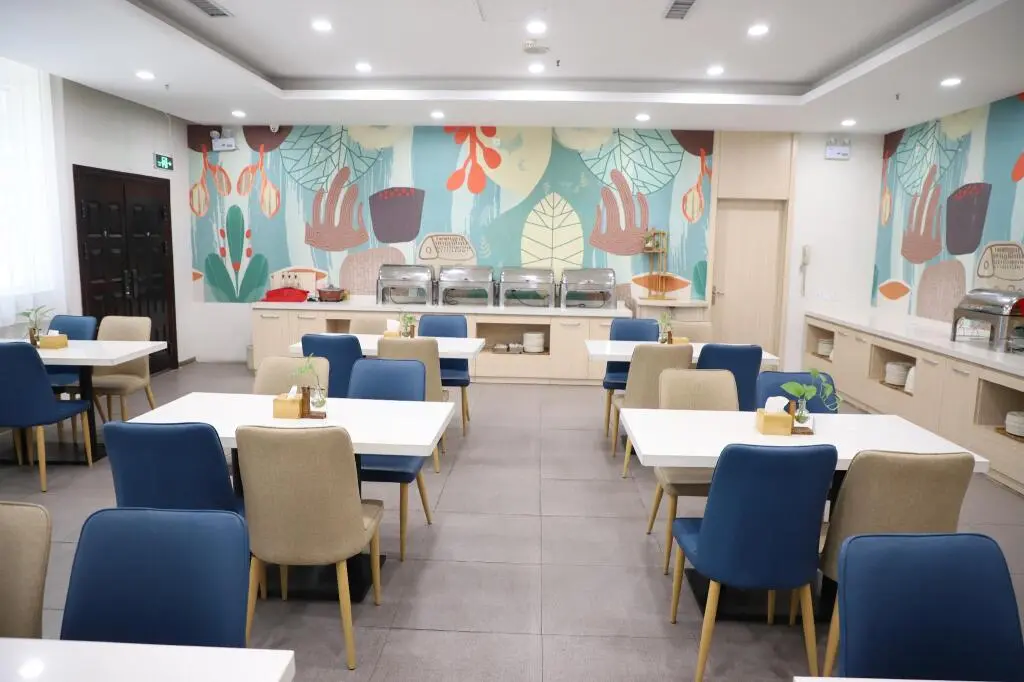 Цзинань: Hanting Hotel Jinan Railway Station Square