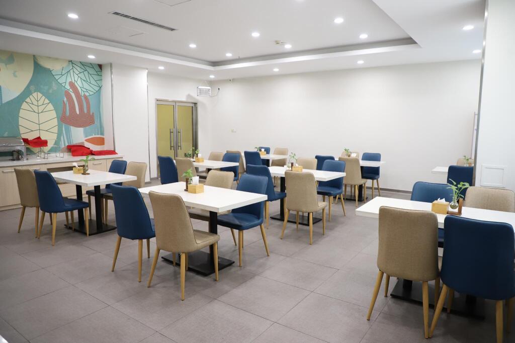Цзинань: Hanting Hotel Jinan Railway Station Square