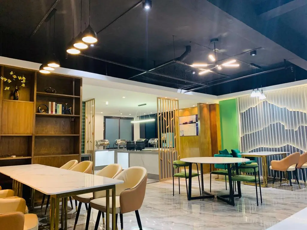 Нинбо: Elan Inn Ningbo Lianfeng Business School