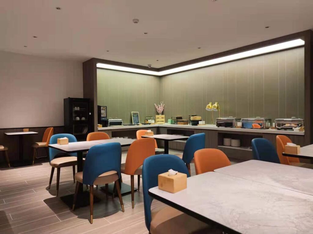 Циндао: Hanting Hotel Qingdao Wanxiang City