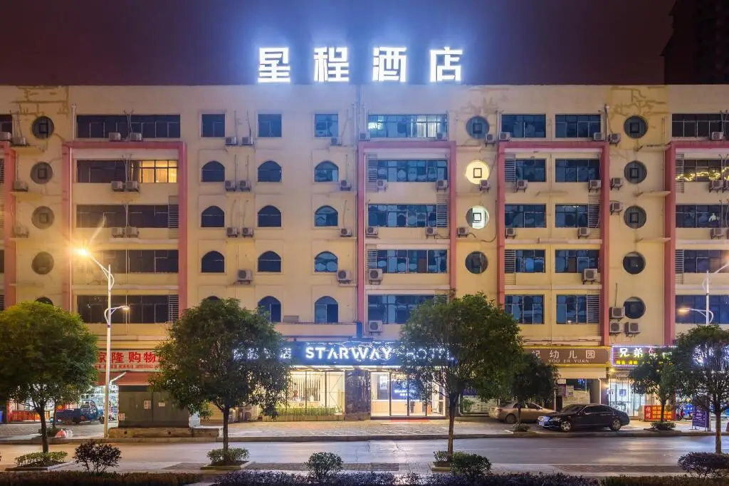 Starway Hotel Anshun Huangguoshu Street Anshun College — фото 1
