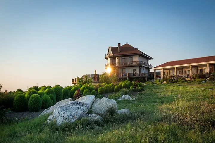 Золотое: База Отдыха Красивое Место