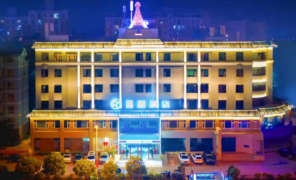 Starway Hotel Kunming Dianchi Aegean — фото 1