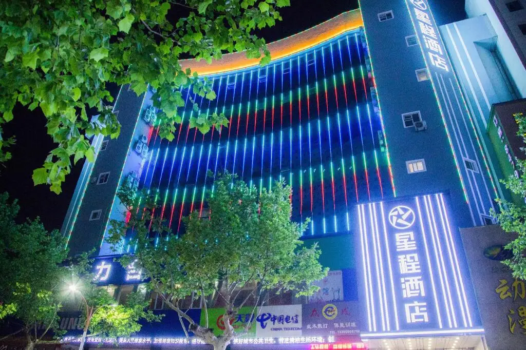 Starway Hotel Linqi Renmin Square — фото 1