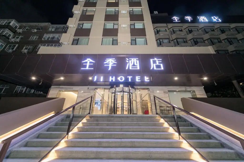 Циндао: Ji Hotel Qingdao Dengzhou Road Beer Street