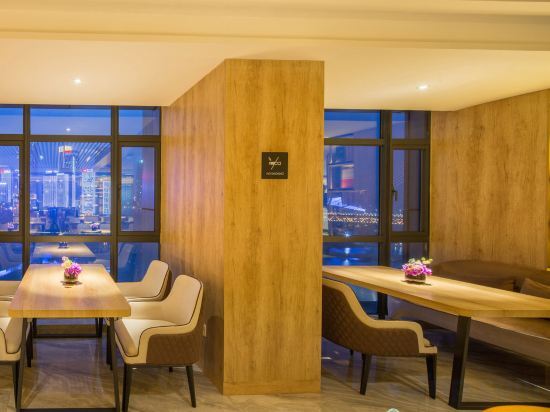 Чунцин: Hongyan Holiday Riverview Hotel (Chongqing Jiefangbei Hongyadong Branch)