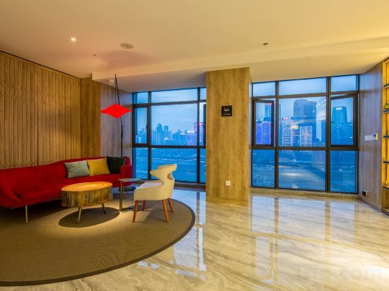 Чунцин: Hongyan Holiday Riverview Hotel (Chongqing Jiefangbei Hongyadong Branch)