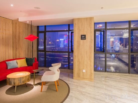 Чунцин: Hongyan Holiday Riverview Hotel (Chongqing Jiefangbei Hongyadong Branch)