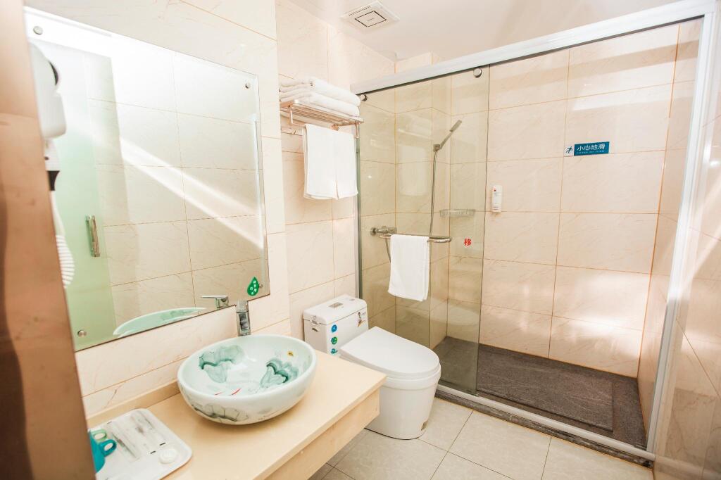 Цзясинь: Elan Inn Jiaxing Haiyan Qinjian Nan Road