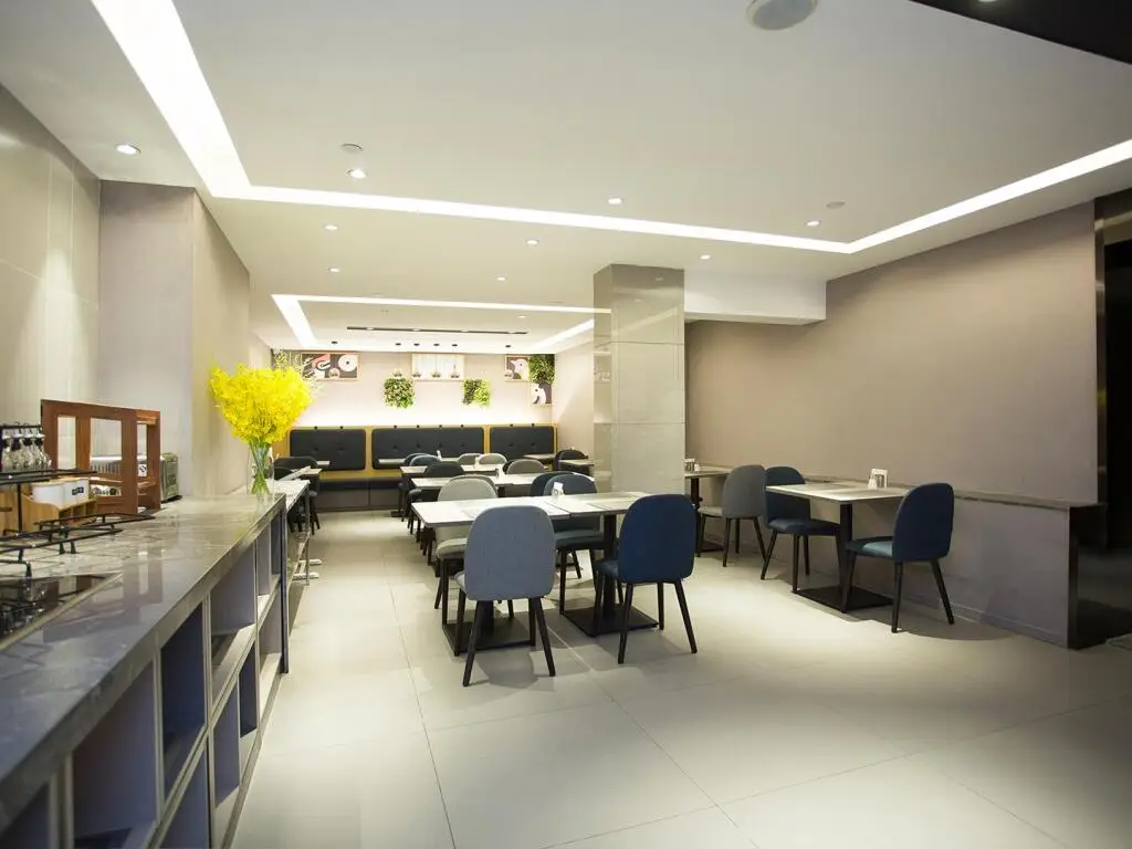 Циндао: Hanting Hotel Qingdao Shandong Road Okma Overpass