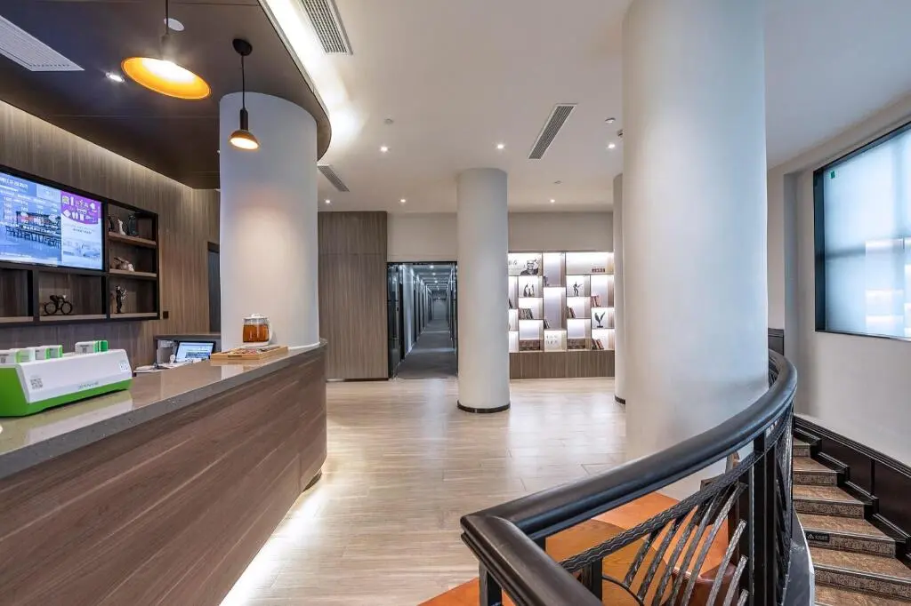 Шанхай: Hanting Hotel Shanghai Jinjiang Park Metro Station