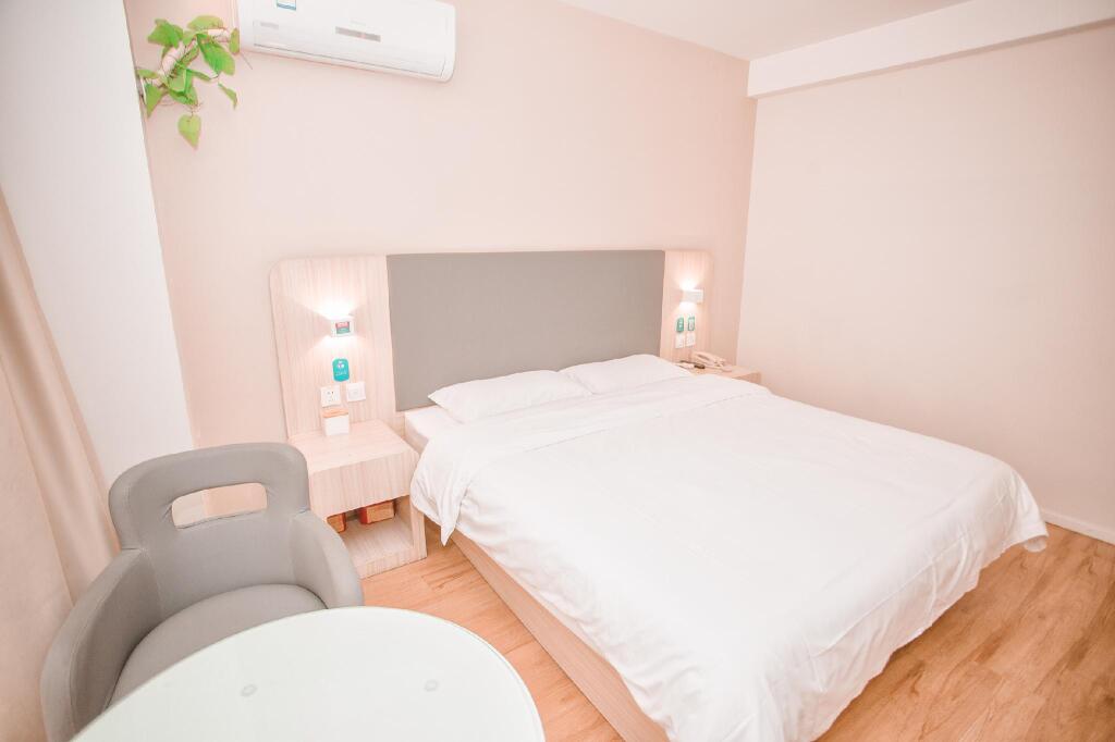 Лешан: Hanting Hotel Leshan Jiading Zhong Road Food Street