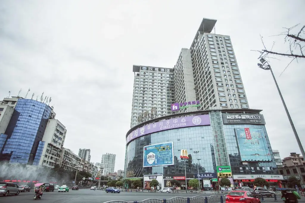 Лешан: Hanting Hotel Leshan Jiading Zhong Road Food Street
