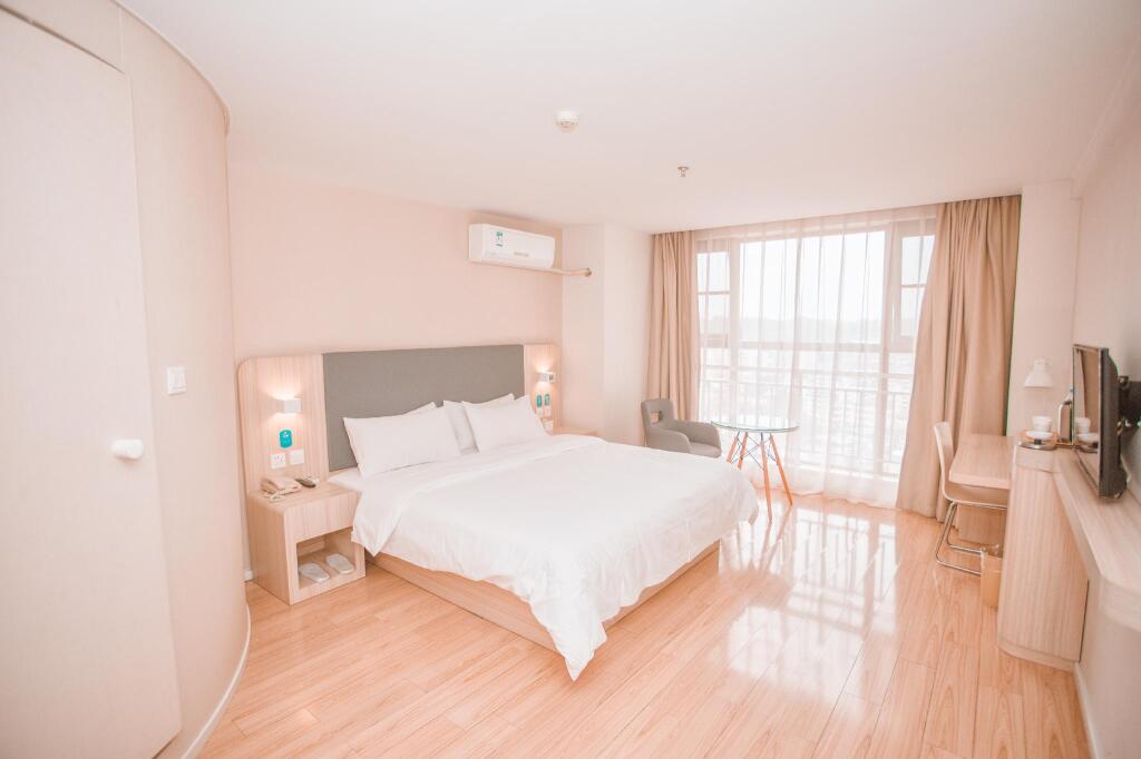 Лешан: Hanting Hotel Leshan Jiading Zhong Road Food Street