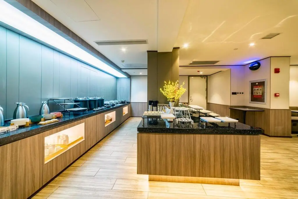 Циндао: Hanting Hotel Qingdao Xianggang Zhong Road Aofan Center