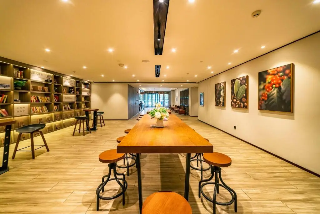 Циндао: Hanting Hotel Qingdao Xianggang Zhong Road Aofan Center