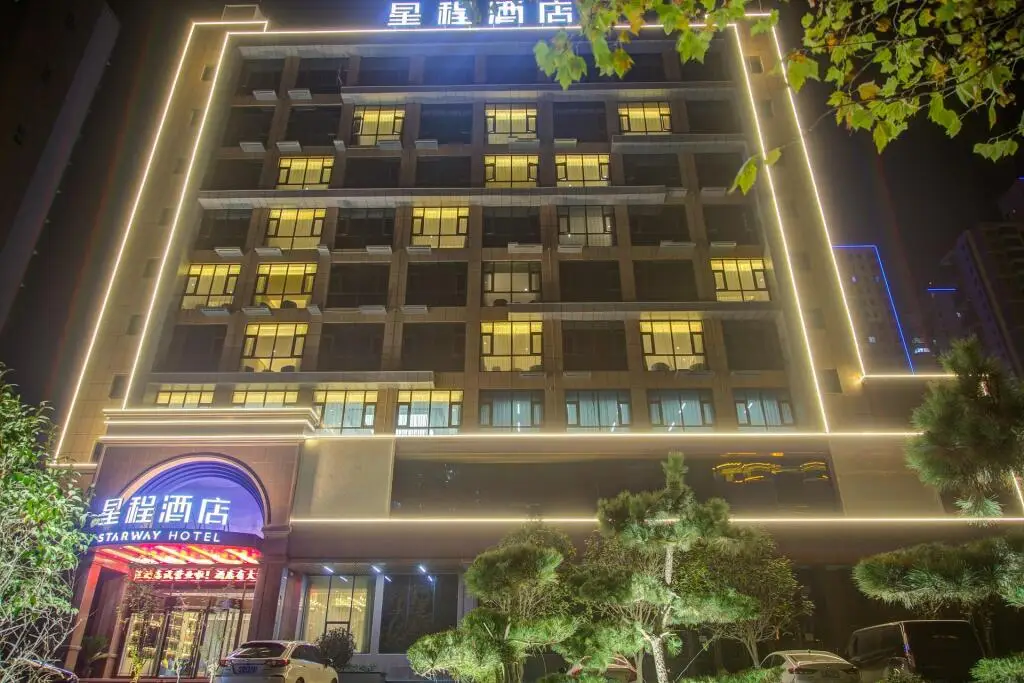 Чжэнчжоу: Starway Hotel Zhengzhou Xingyang New Area