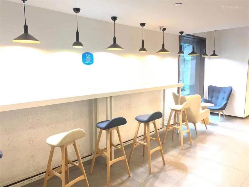 Ухань: Hanting Hotel Wuhan Zhongshan Park Metro Station