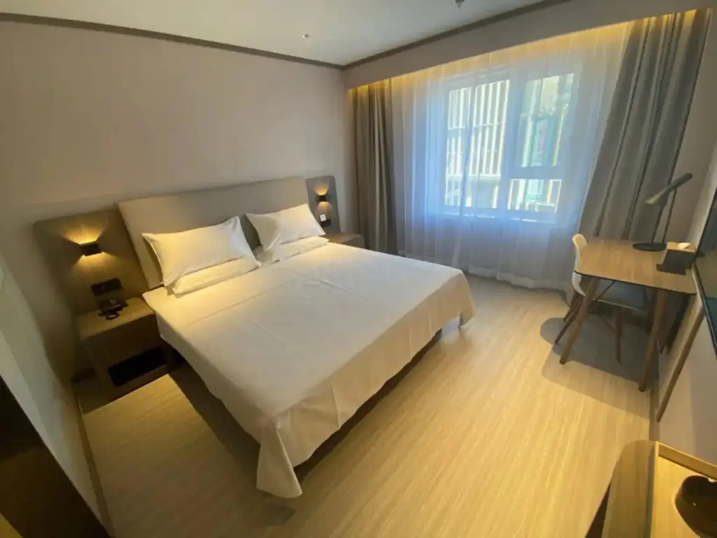 Цзилинь: Hanting Hotel (Jilin Railway Station West Square)