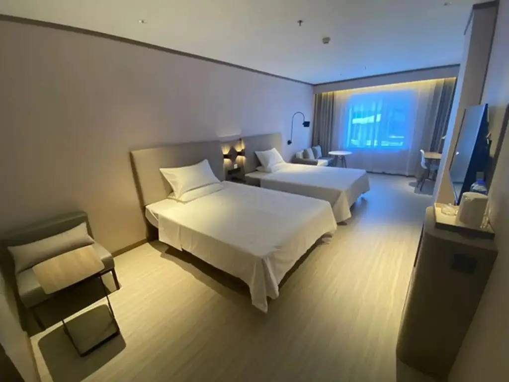 Цзилинь: Hanting Hotel (Jilin Railway Station West Square)