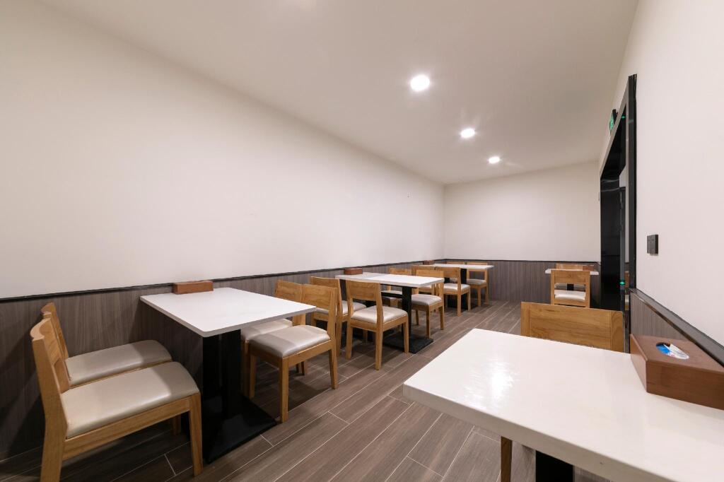 Ухань: Hanting Hotel Wuhan Guanggu Jinronggang North Metro Station