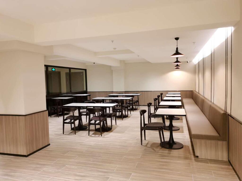 Таншань: Hanting Hotel Tangshan Zunhua North Second Ring Road