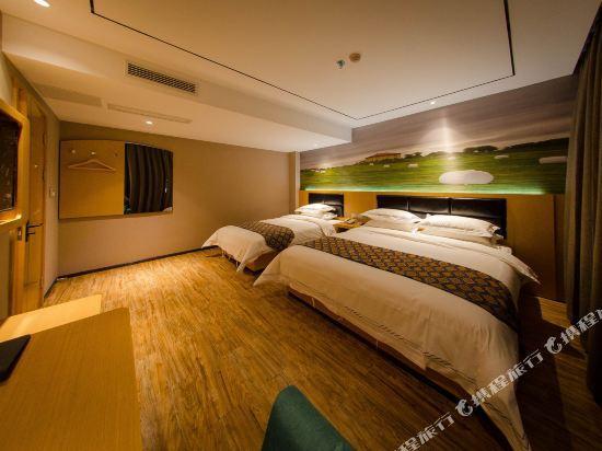 Ганьчжоу: The shanker U Hotel, front of the Ganzhou train station