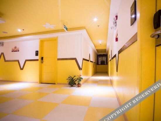 Санья: Crystal Love Theme Hotel