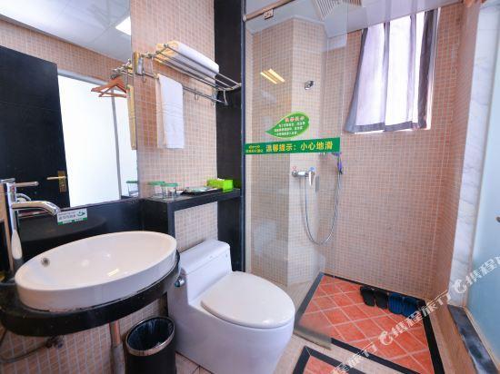Чэнду: Longquan Jiudian Chain Hotel (Chengdu Longping Road Metro Station Store)