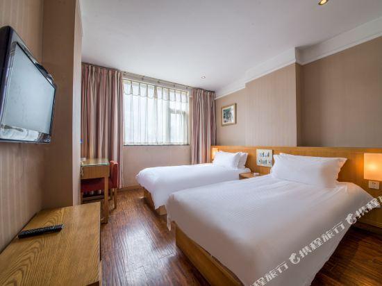 Чэнду: Longquan Jiudian Chain Hotel (Chengdu Longping Road Metro Station Store)