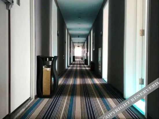 Пекин: Millet holiday inn pangge zhuang store