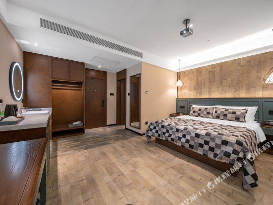 Цзинань: Mehood Theater Hotel (Jinan Quancheng Square)