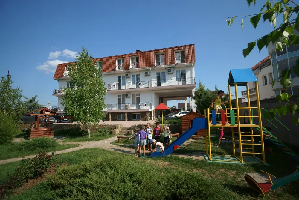 Заозерное: Гостевой дом Флагман