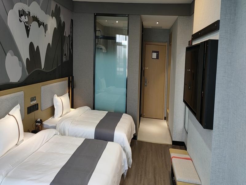 Цзыбо: Thank Inn Shandong Zibo Huantai County Zhangbei Road Huantai Building