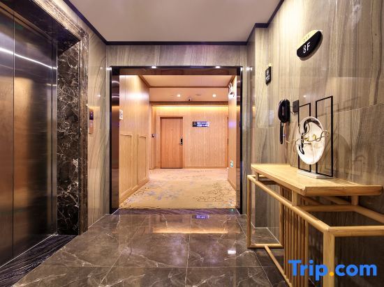 Гуйлинь: Bowring Light Hotel (Lingui New District Liangjiang Airport)