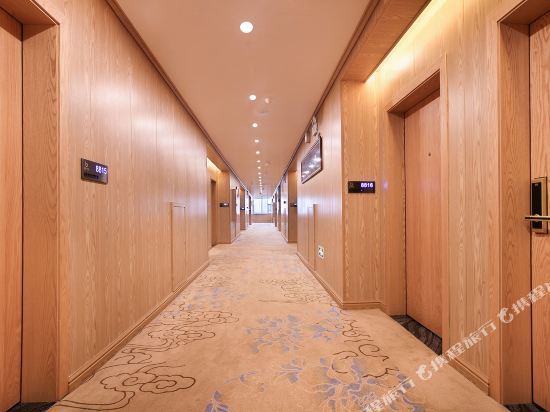 Гуйлинь: Bowring Light Hotel (Lingui New District Liangjiang Airport)