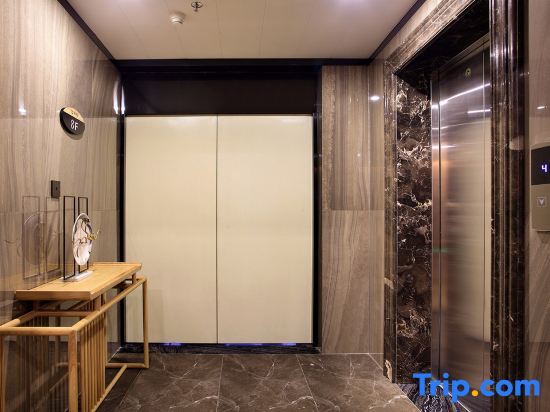 Гуйлинь: Bowring Light Hotel (Lingui New District Liangjiang Airport)