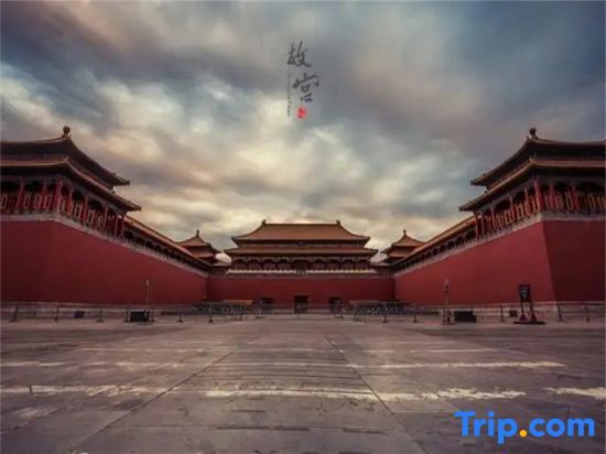 Пекин: Magnolia Hotel  (Beijing Tiananmen Square front door)