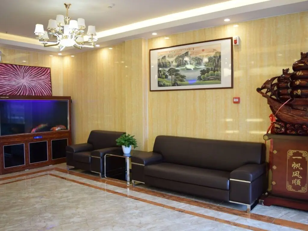 Чжэнчжоу: GreenTree Inn Zhengzhou Xinzheng City Longhu Town Xiangyun Road Express Hotel