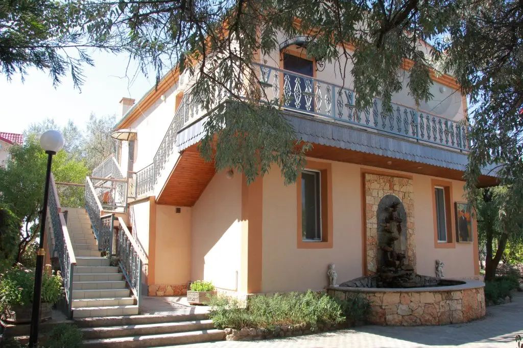 Поповка: Parus Hotels