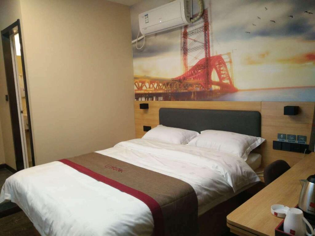 Чжэнчжоу: Thank Inn Hotel He'nan Zhengzhou Xinzheng City North China Road Xuanyuan Lake