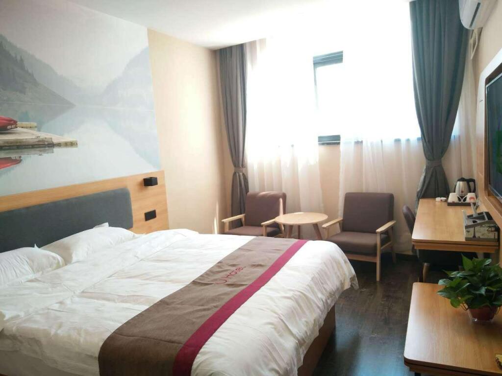 Чжэнчжоу: Thank Inn Hotel He'nan Zhengzhou Xinzheng City North China Road Xuanyuan Lake