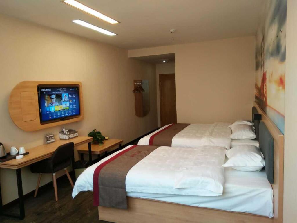 Чжэнчжоу: Thank Inn Hotel He'nan Zhengzhou Xinzheng City North China Road Xuanyuan Lake