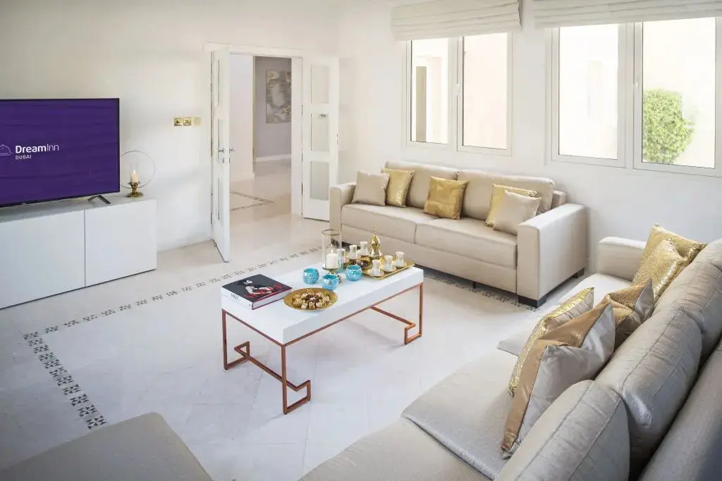 Дубай: The Palm Jumeirah Villas - Frond E