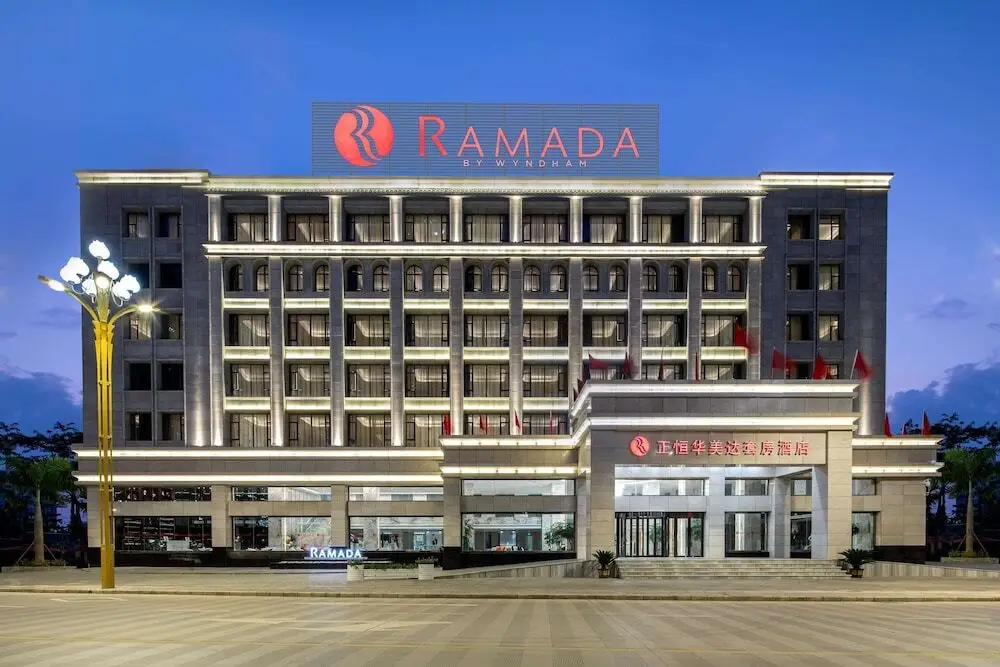 Ramada by Wyndham Mengzi Suites — фото 1