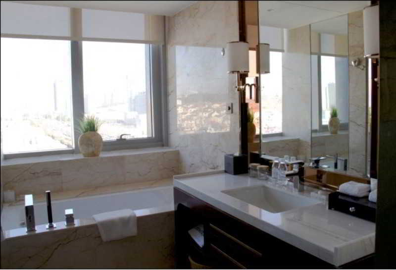 Циндао: Howard Johnson By Wyndham Kangda Plaza Qingdao