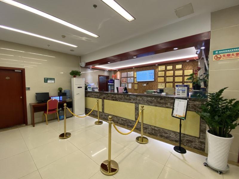 Нанкин: GreenTree Inn Jiangsu Nanjing Jiangning Southeast University Express Hotel