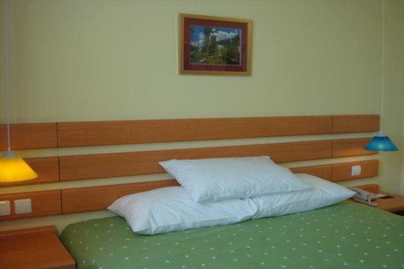 Ичан: Home Inn Gezhou Dam