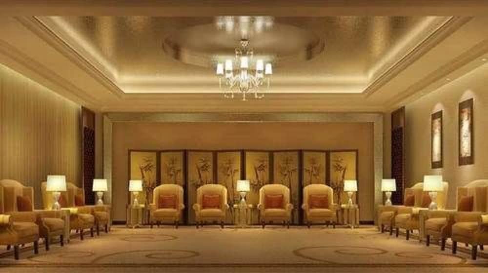 Циндао: New Century Hotel Qingdao