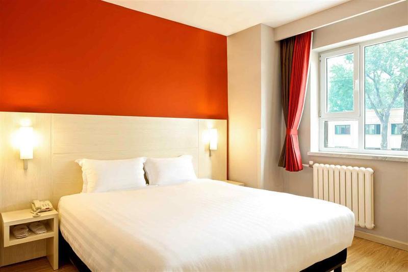 Цзинань: ibis Jinan Jingwu RD